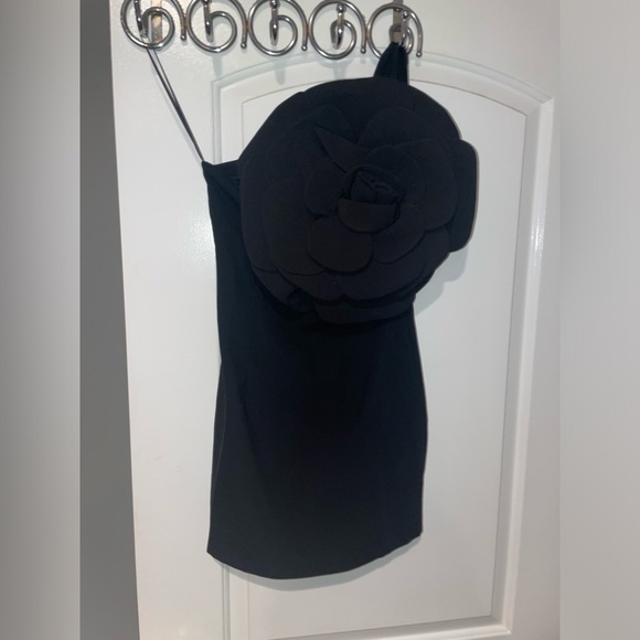 Revolve x Miscreants Miranda 3D Flower Black Mini One Shoulder Dress🖤Small NWT - Picture 4 of 13